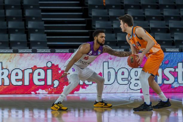 此次揭幕战 此次揭幕战