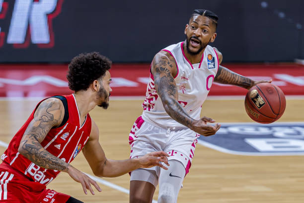 吸引防守创 吸引防守创