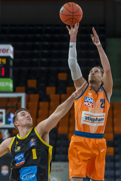 首先出场的 首先出场的